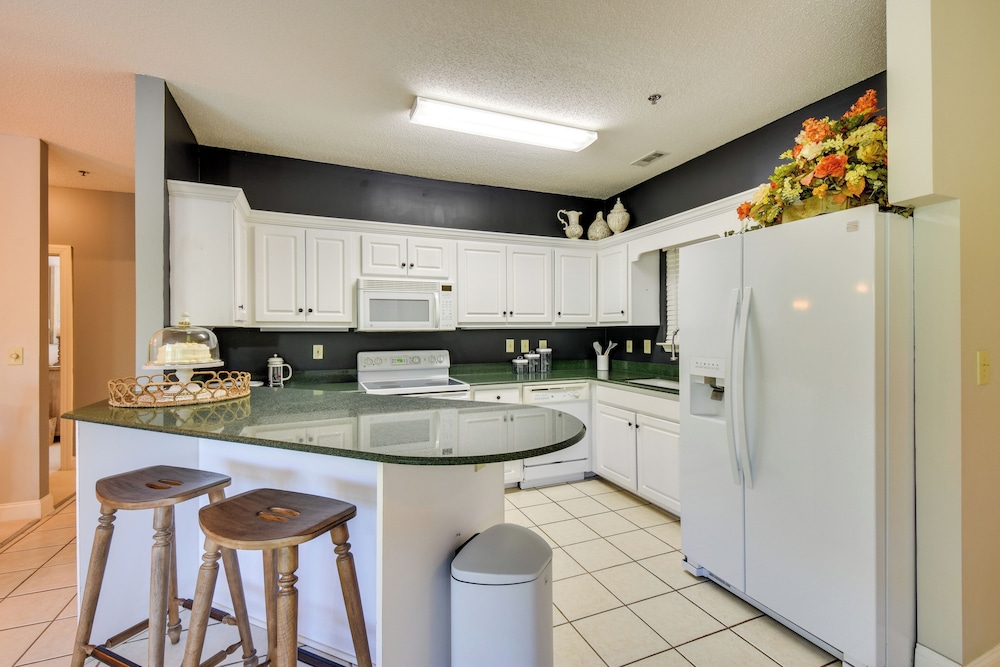 Kingwood Resort Condo with Golf Course Views - photo 10