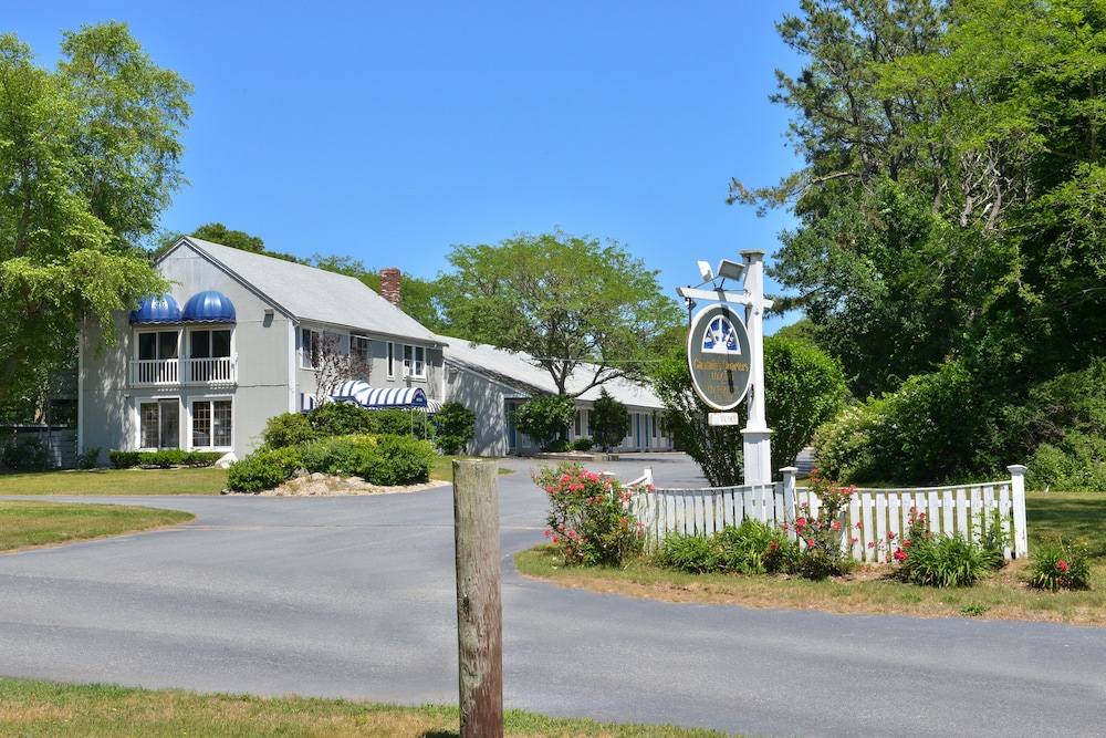 Captains Quarters Motel & Conference Center - photo 38