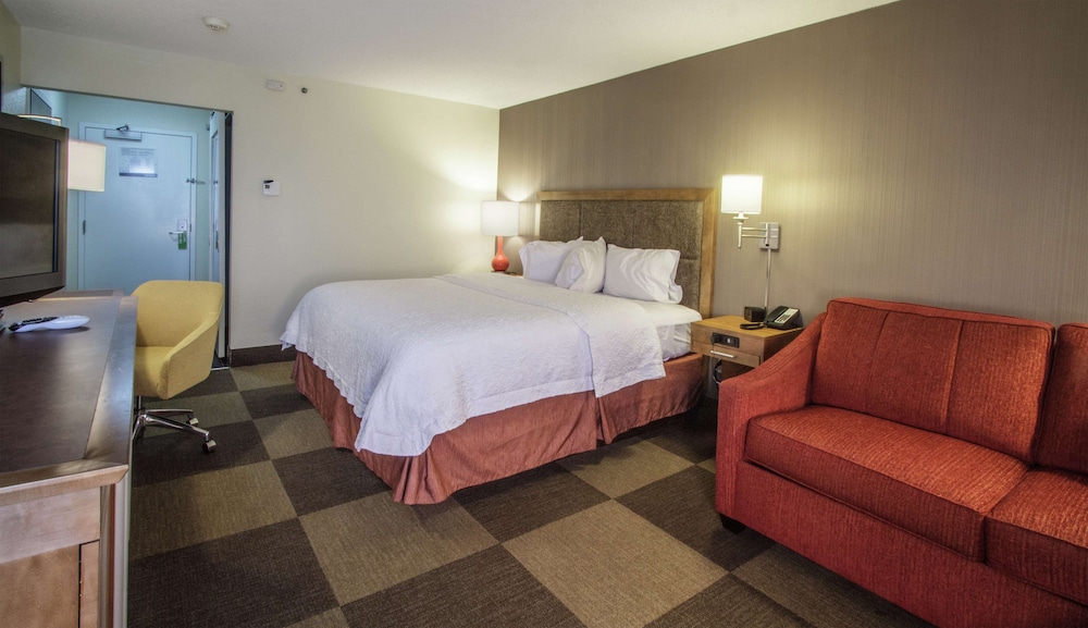 Hampton Inn South Haven - photo 18