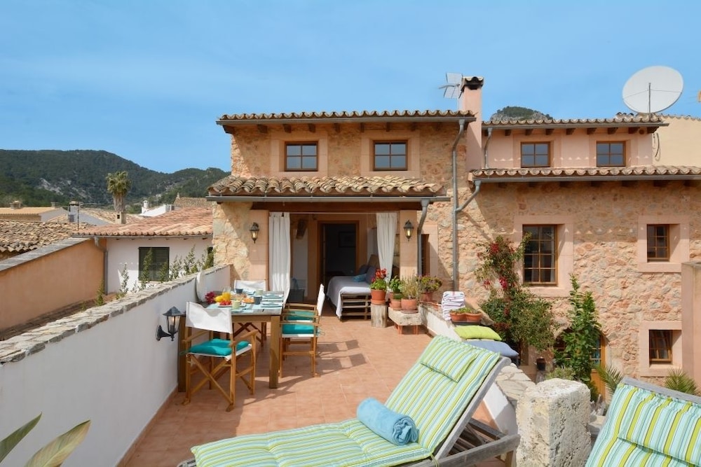 Mallorca traditional stone village house — 4-Star Luxury Hotel in Alaro, Spain