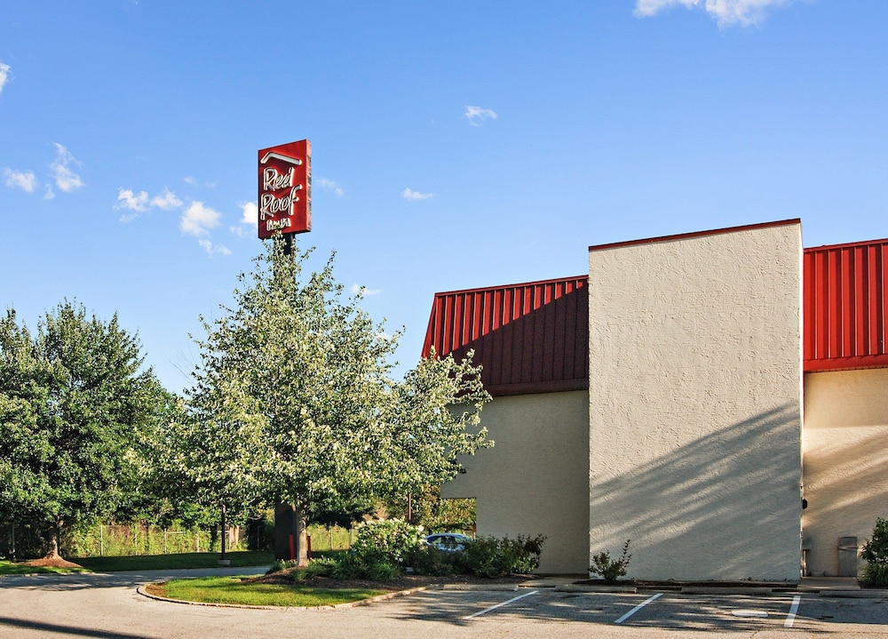 Red Roof Inn Cleveland Airport Middleburg Heights - photo 22