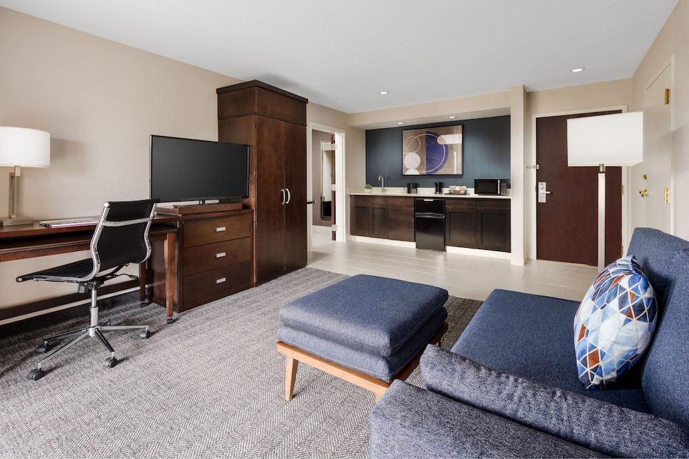 Courtyard by Marriott Manchester Boston Regional Airport - photo 5
