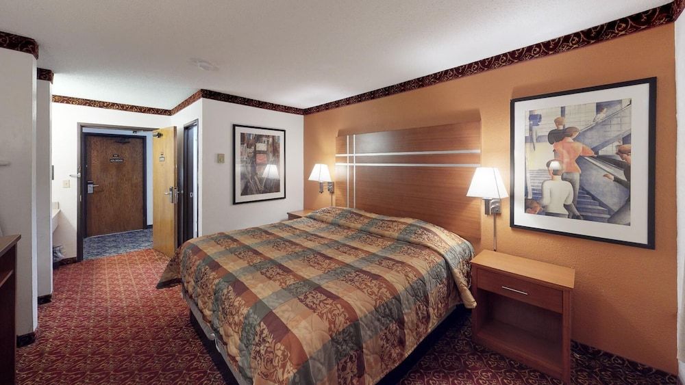 Waconia Inn & Suites - photo 12