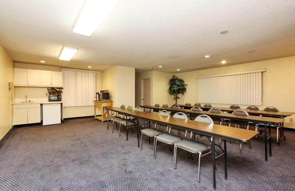 Red Roof Inn Santa Ana - photo 16