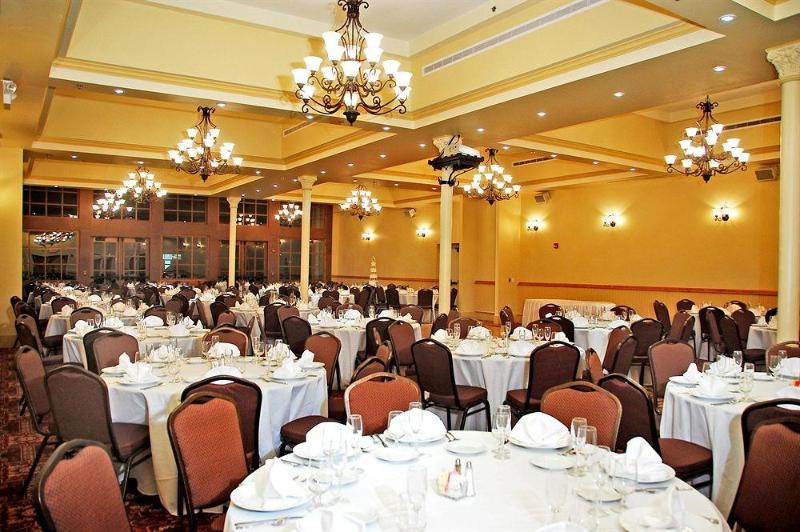 Historic Plaza Hotel - photo 11
