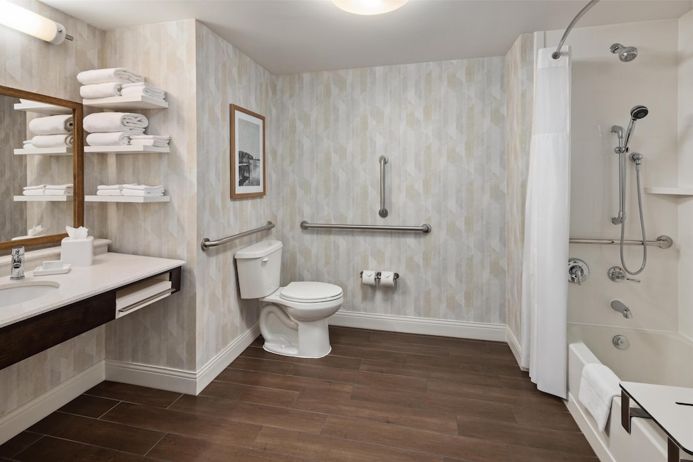 Hampton Inn Minneapolis Roseville - photo 25