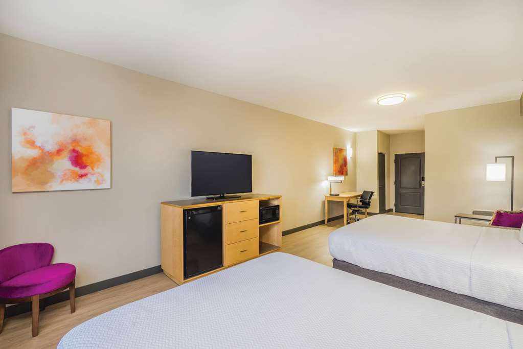 La Quinta Inn & Suites by Wyndham Chattanooga Hamilton Place - photo 15