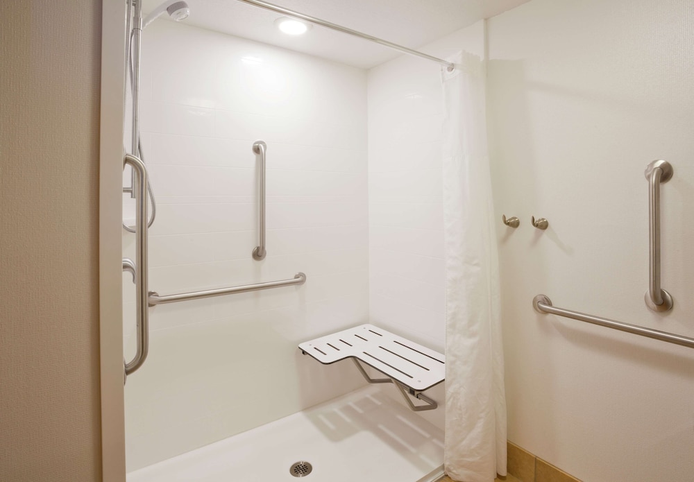 Hampton Inn Duluth Canal Park - photo 44