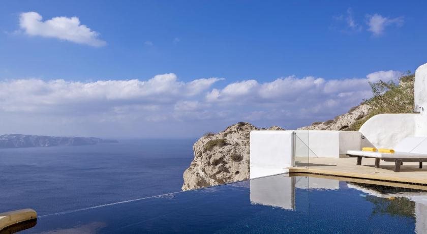 Azzurro Suites — 4-Star Luxury Hotel in Fira, Greece