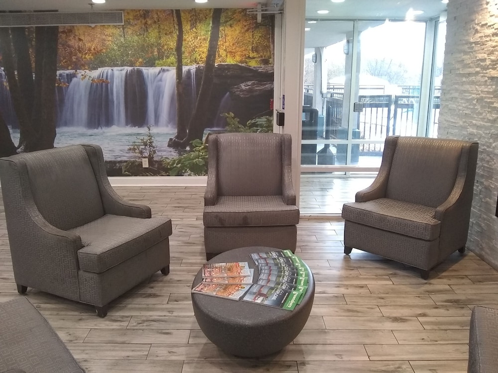 Clarion Pointe Greensboro Coliseum Area - photo 6