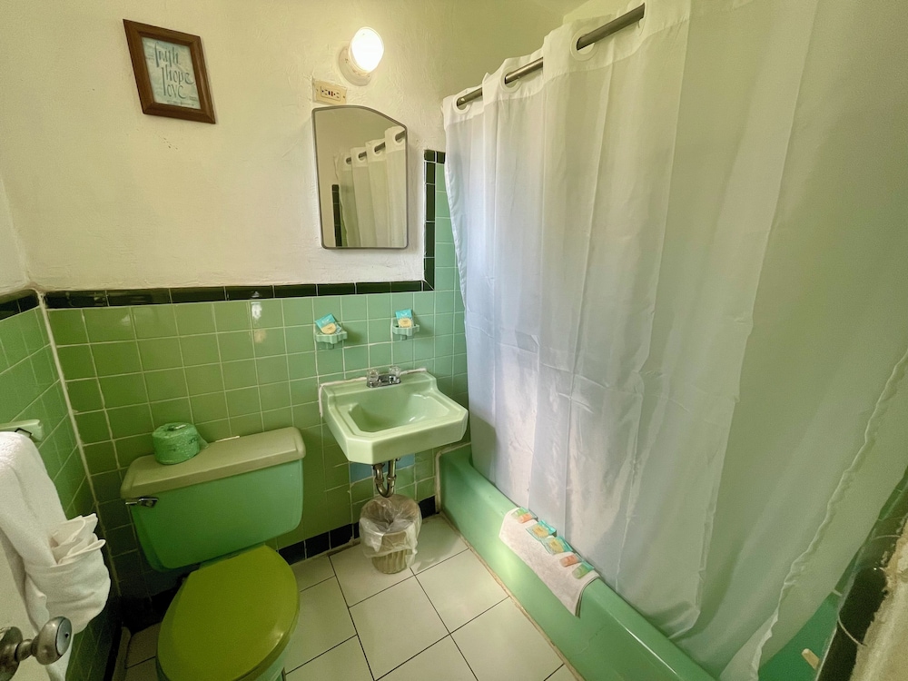 Ocean Holiday Motel - photo 20