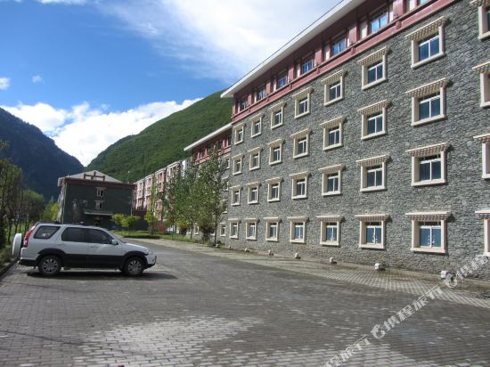 Dagu Glacier Hotel — hotel in Luhua