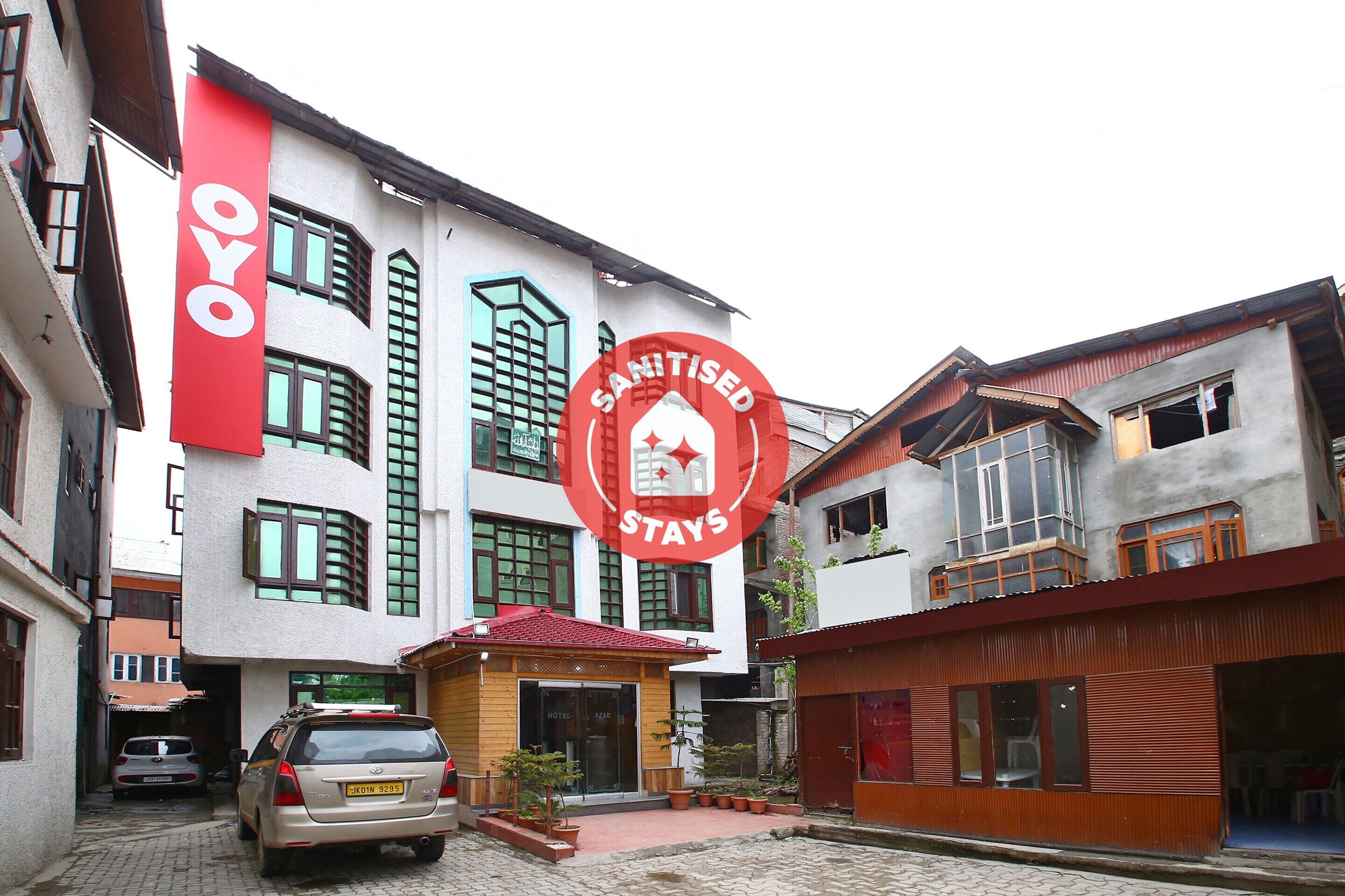 Oyo 18872 Hotel Azad — Srinagar