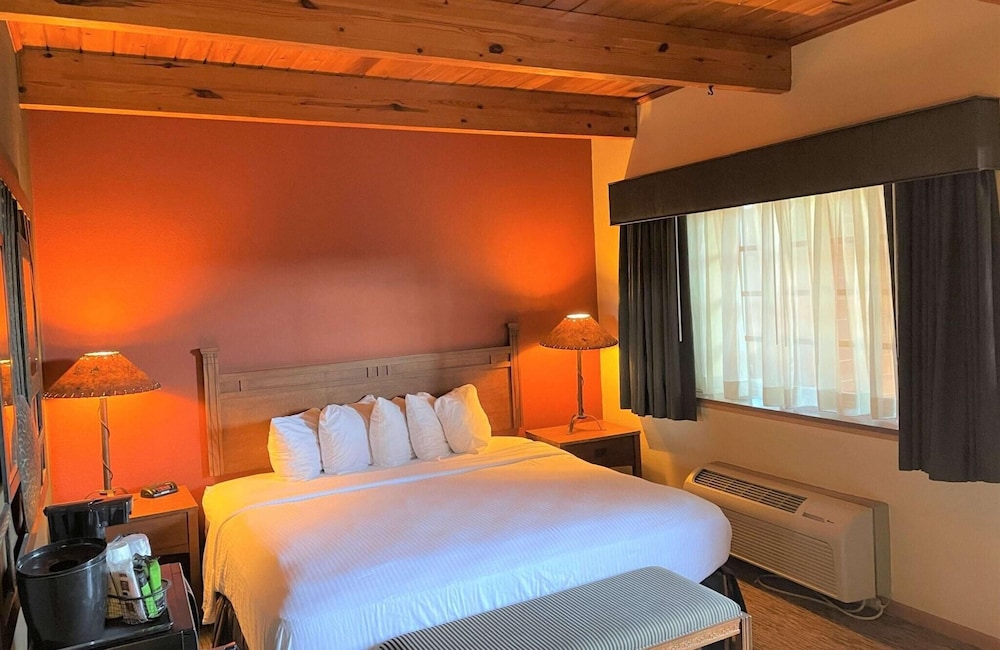 Crossroads Hotel and Event Center - featured photo