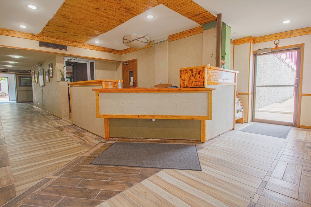 HomeTown Inn by OYO Liberal KS - photo 5