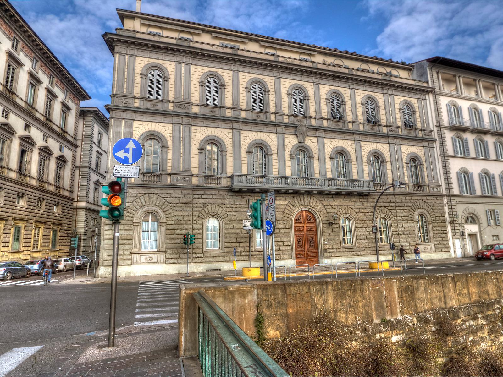 Lungarno Vespucci Three Bedroom — 4-Star Luxury Hotel in Florence, Italy