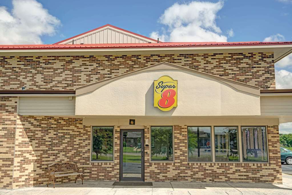 Super 8 by Wyndham Melrose - photo 3