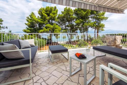 Holiday House de Finis — 4-Star Luxury Hotel in Sutivan, Croatia