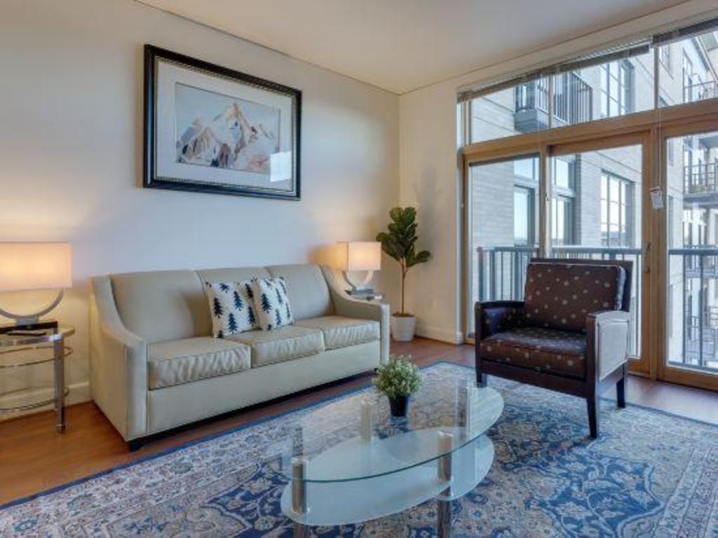 Spacious Downtown Location great for work and relaxing - photo 49