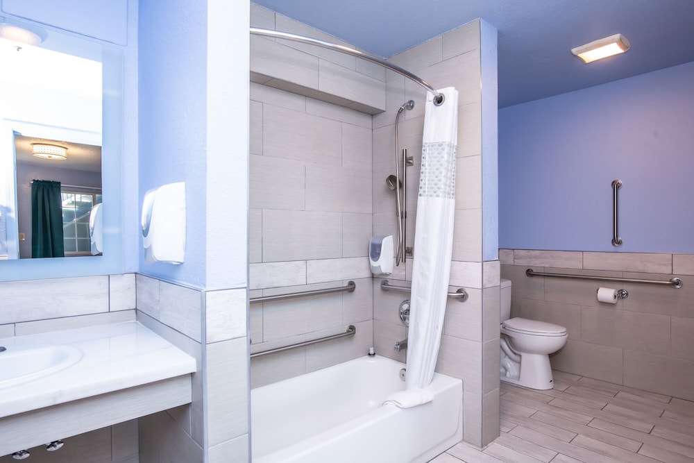 Aqua Breeze Inn - photo 82