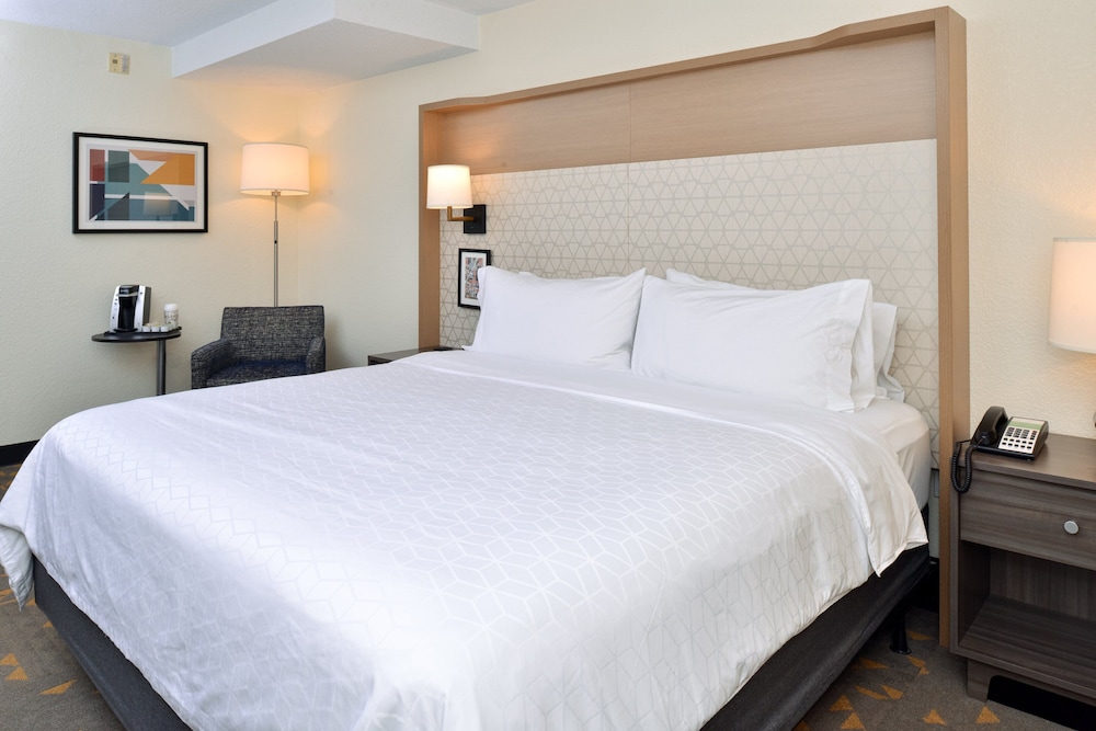 Holiday Inn Hotel & Suites Overland Park Convention Center - photo 20