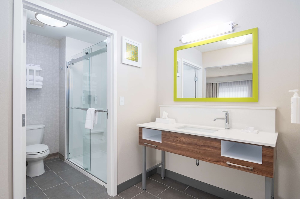 Hampton Inn & Suites Hartford Manchester - photo 25