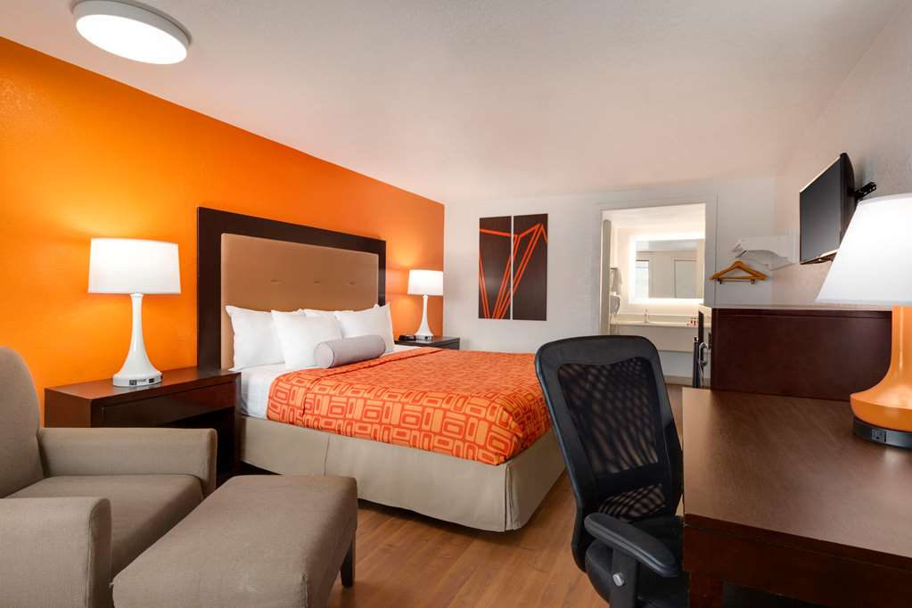 Howard Johnson by Wyndham Harrisonburg - photo 11