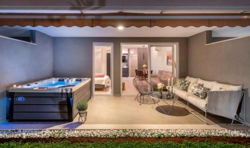 Zaloo Luxury Apartment with Sea View and Jacuzzi — 4-Star Luxury Hotel in Split, Croatia