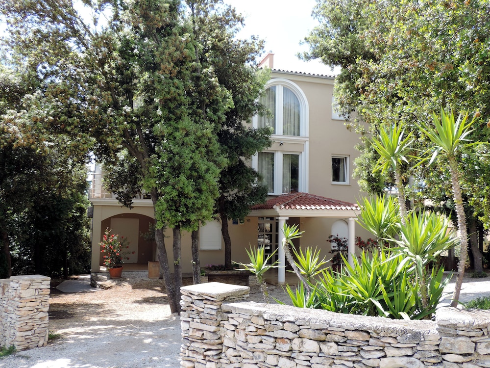 Villa Elizabeta — 4-Star Luxury Hotel in Medulin, Croatia