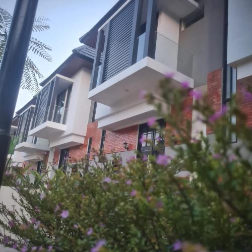 Sabrina Sweet Villa Batu walking distance Jatim Park 2 — 4-Star Luxury Hotel in Batu, Indonesia