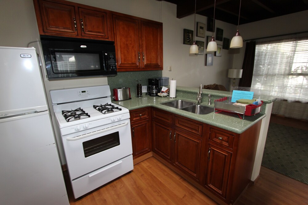 Edgewater Beach Inn - photo 37