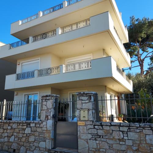 Vasiliki's House — 4-Star Luxury Hotel in Limin Mesoyaias, Greece