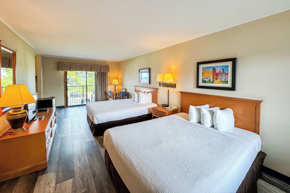 Days Inn by Wyndham Mackinaw City Lakeview - photo 13
