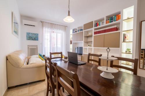 GuestHost Università & Stazione Airy Apartment with parking — 4-Star Luxury Hotel in Bari, Italy