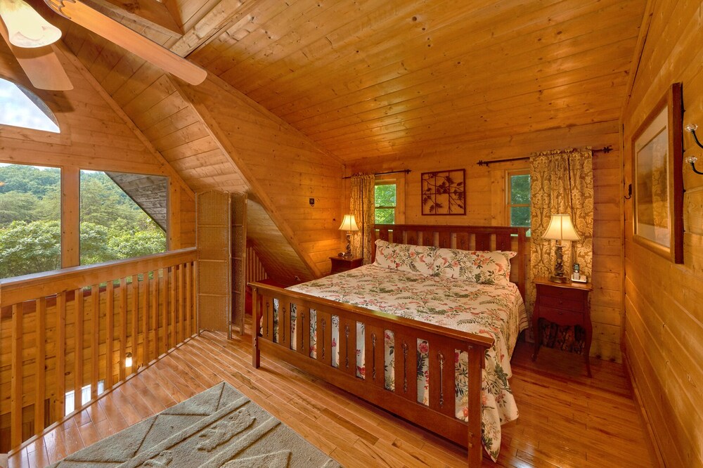 Hidden Romance #1404 — 4-Star Luxury Hotel in Sevierville, United States