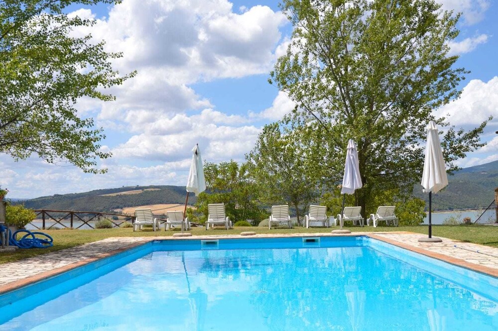 Poggio San Giacomo — 4-Star Luxury Hotel in Baschi, Italy