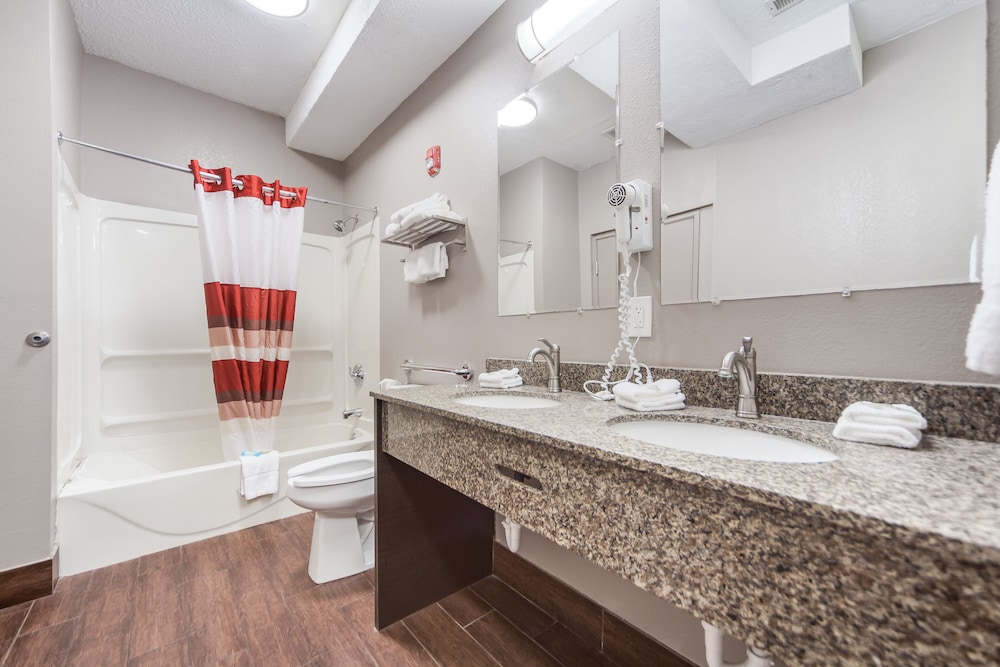 Red Roof Inn & Suites Omaha Council Bluffs - photo 43