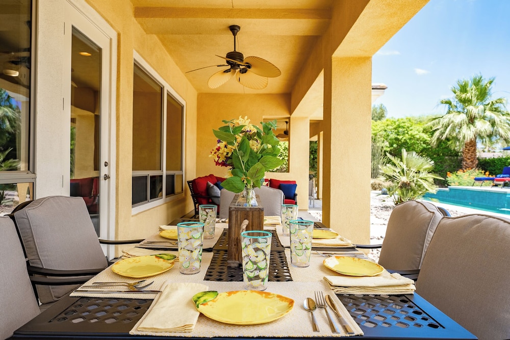 Luxurious 5BR Resort Style Home w Pool & Spa - photo 44