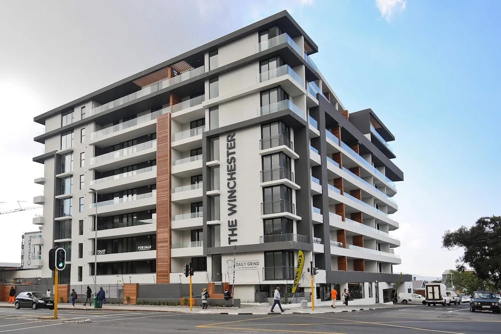 Trendy Bachelor Pad Free Parking Rooftop Pool — 4-Star Luxury Hotel in Cape Town, South Africa
