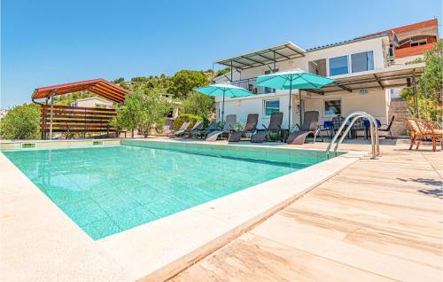 Holiday Home Zatoglav 1 — 4-Star Luxury Hotel in Rogoznica, Croatia