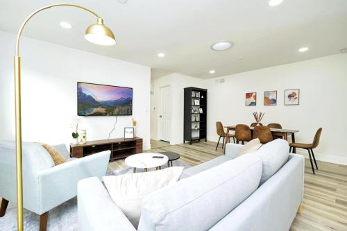 Molivu Homes 2BR PetFriendly W D Backyard — 4-Star Luxury Hotel in San Jose, United States