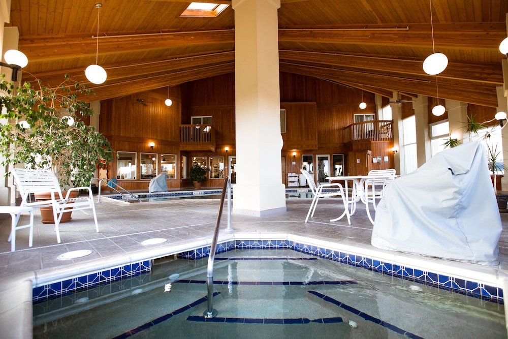 Ten Pin Inn & Suites - photo 36