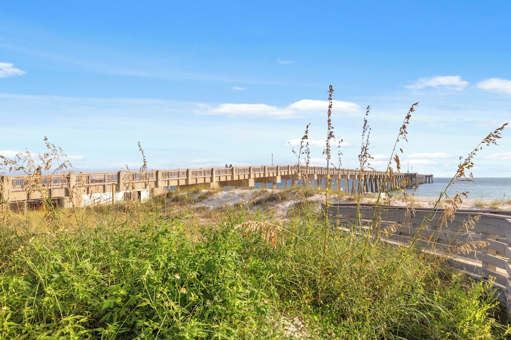 Luxury Gulf Front Property Directly on the Beach Sleeps 15 - photo 28