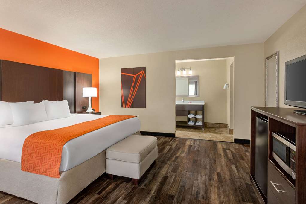 Howard Johnson by Wyndham Pigeon Forge - photo 30