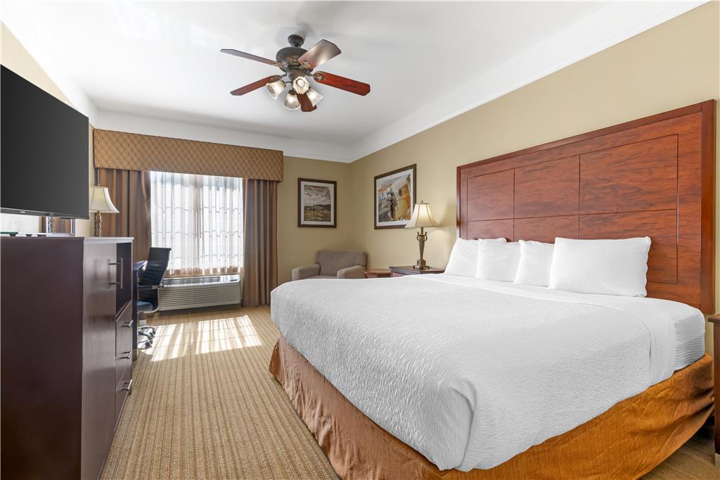 Best Western Plus Monica Royale Inn & Suites - photo 35