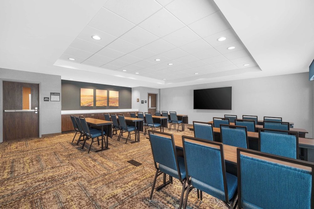 Hampton Inn & Suites by Hilton Bakersfield Central - photo 55