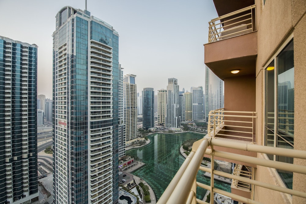 Deluxe Apartment with Lake View — 4-Star Luxury Hotel in Dubai, United Arab Emirates