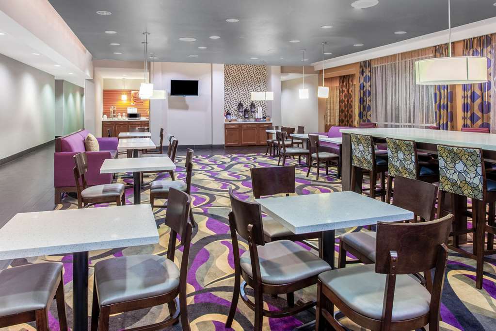 La Quinta Inn & Suites by Wyndham Luling - photo 28