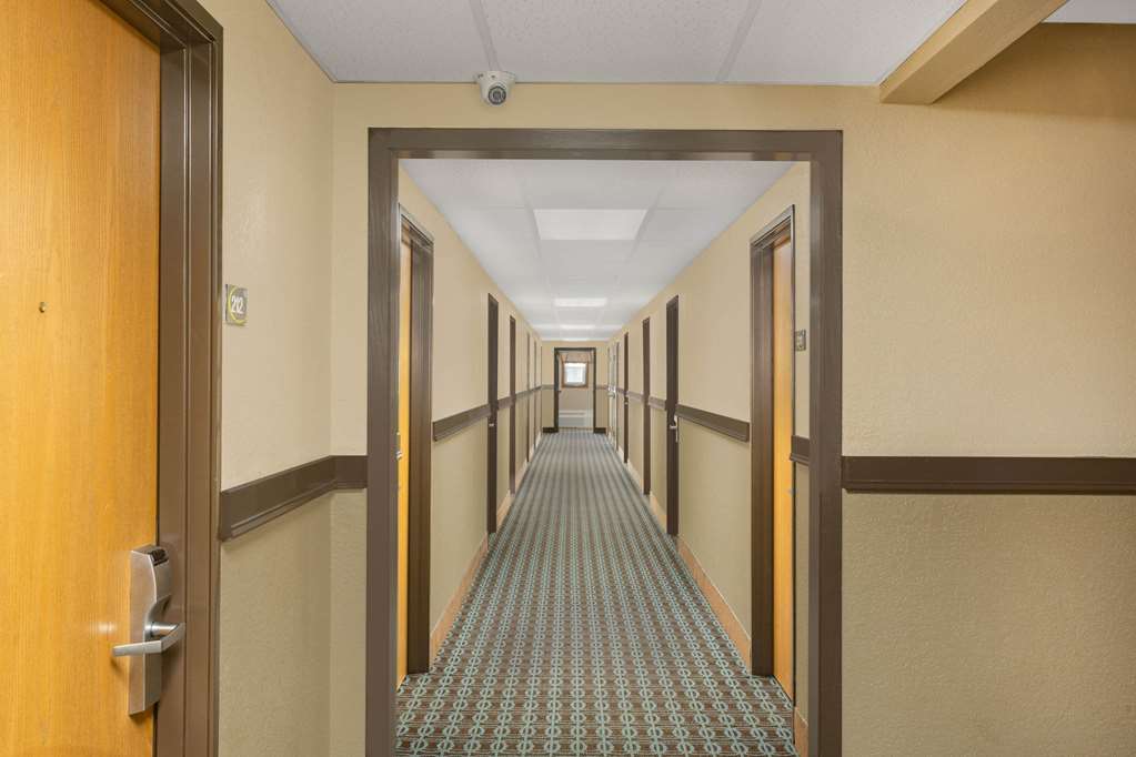 Super 8 by Wyndham Fort Madison - photo 23