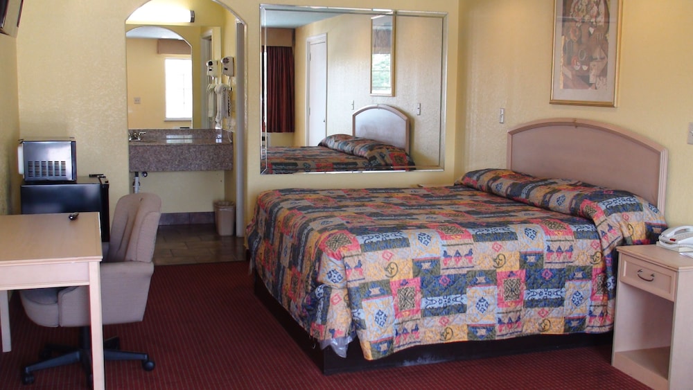 Winnquest Inn Near Ft. Sam Houston - photo 6